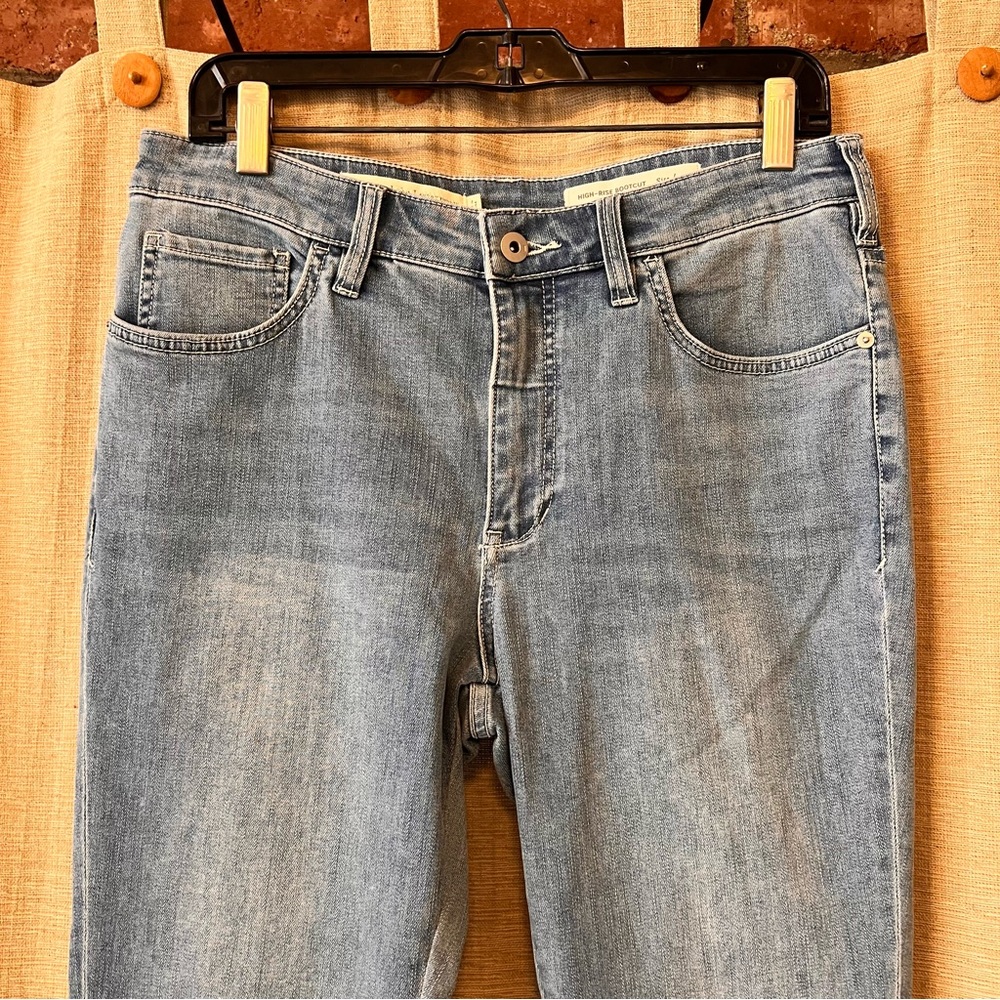 Pilcro Anthropologie high-rise bootcut jeans hem detailing 30 x 27” embroidery - Picture 2 of 9